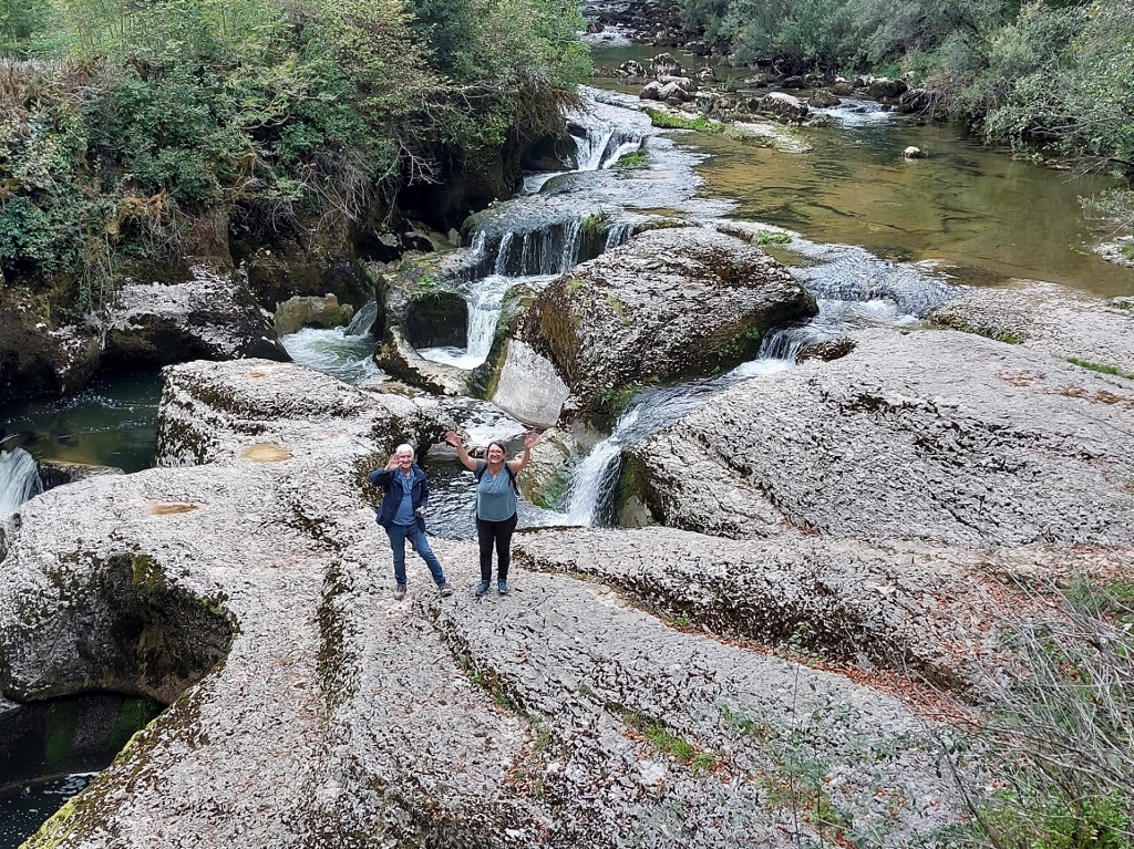 Deux amis dans un bel endroit